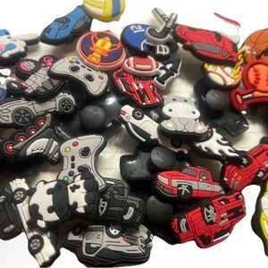 CROCS Jibbitz Charms Mix - cars animals sports
